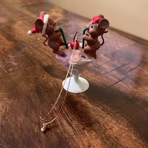 Vintage Lustre Fame Mouse Ornament 92’ “Our Christmas Together” - Picture 4 of 5